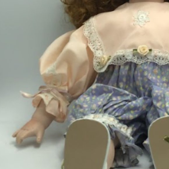 William Tung Collection Porcelain Doll Vintage Collectible Home Display Ornament - Picture 11 of 12